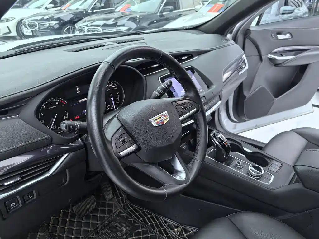 Cadillac XT4 2021 — фото 5