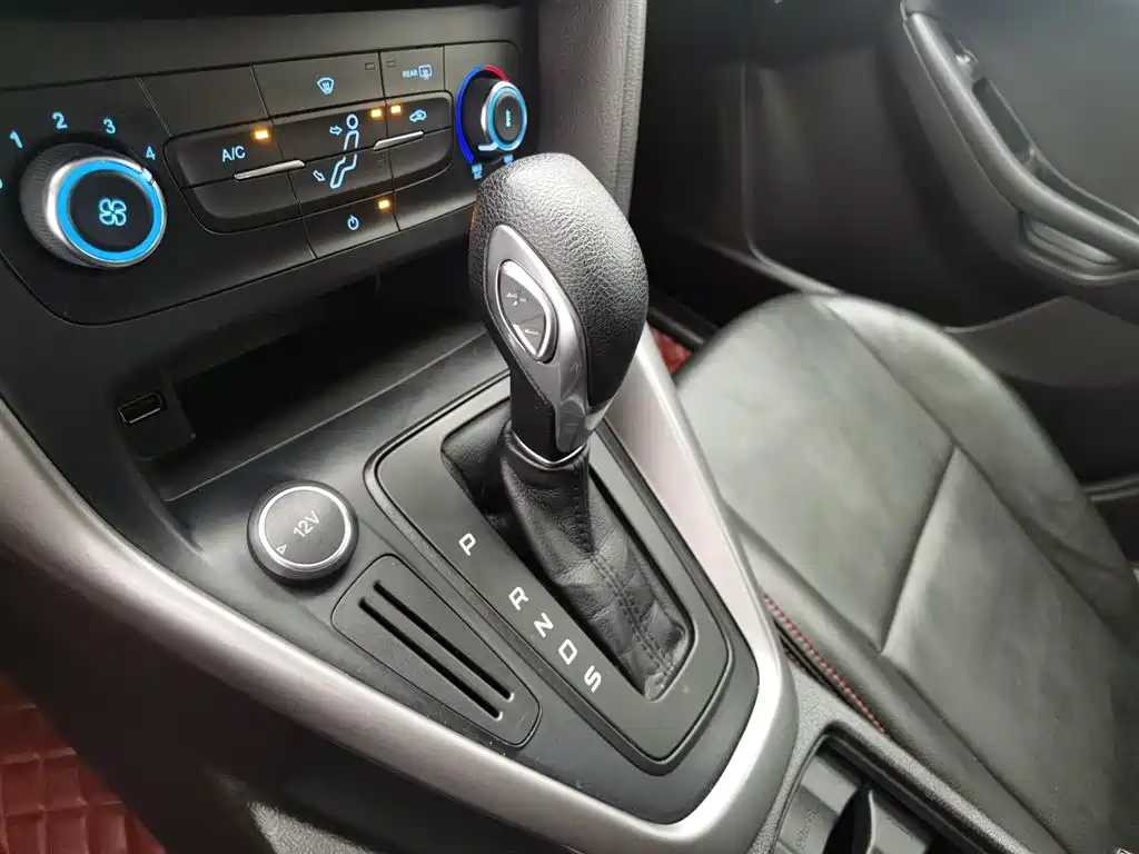 Ford Focus 2017 — фото 13