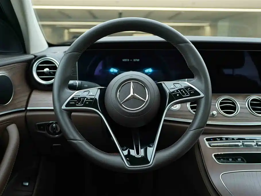 Mercedes-Benz E-Class 2023 — фото 17