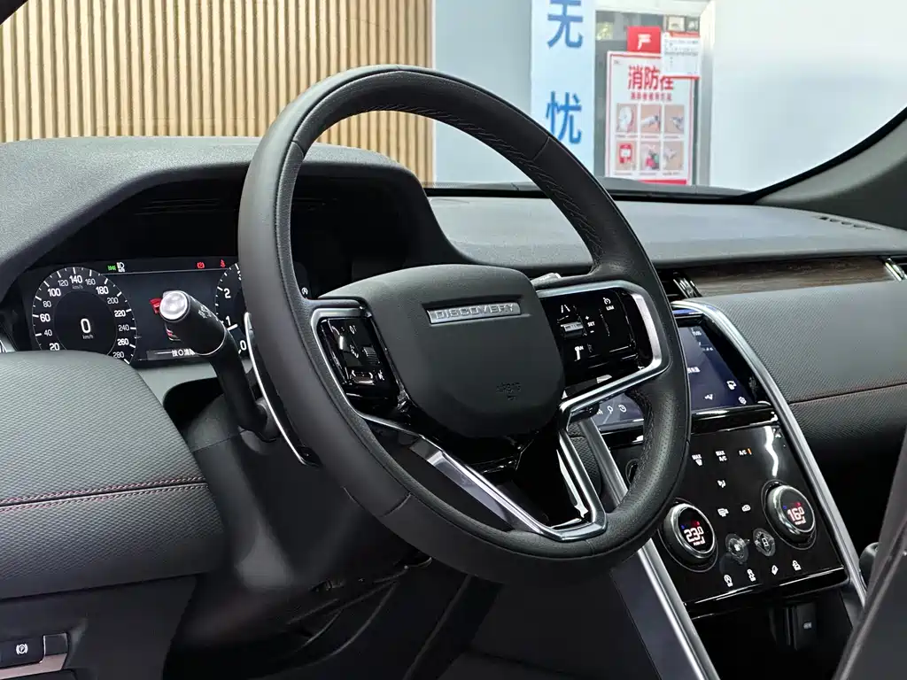 Land Rover Discovery Sport 2023 — фото 9