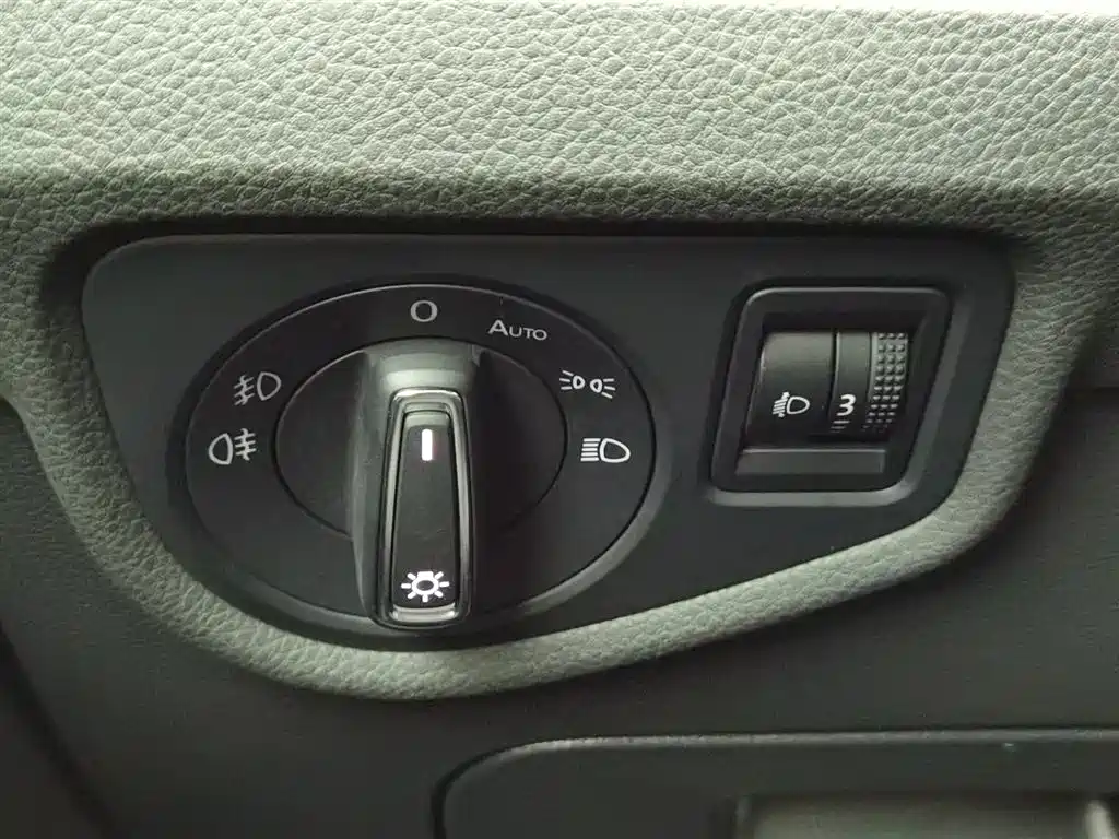 Volkswagen Touran 2016 — фото 21