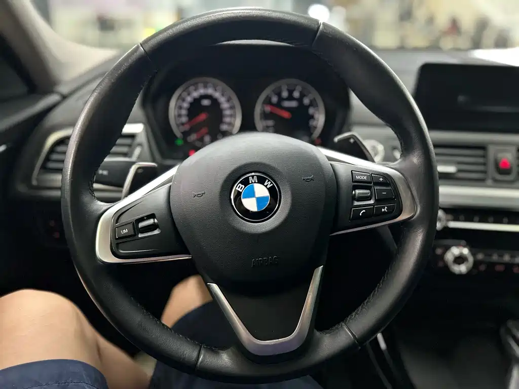 BMW 1 Series 2019 — фото 9