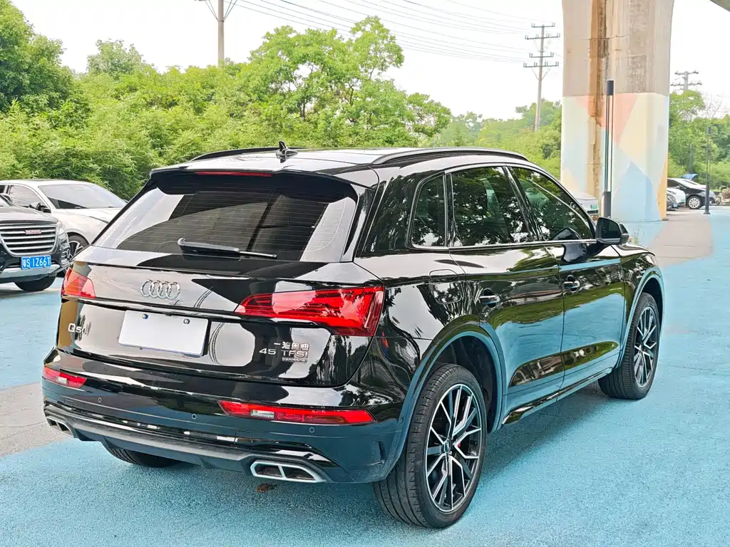 Audi Q5L 2023 — фото 11