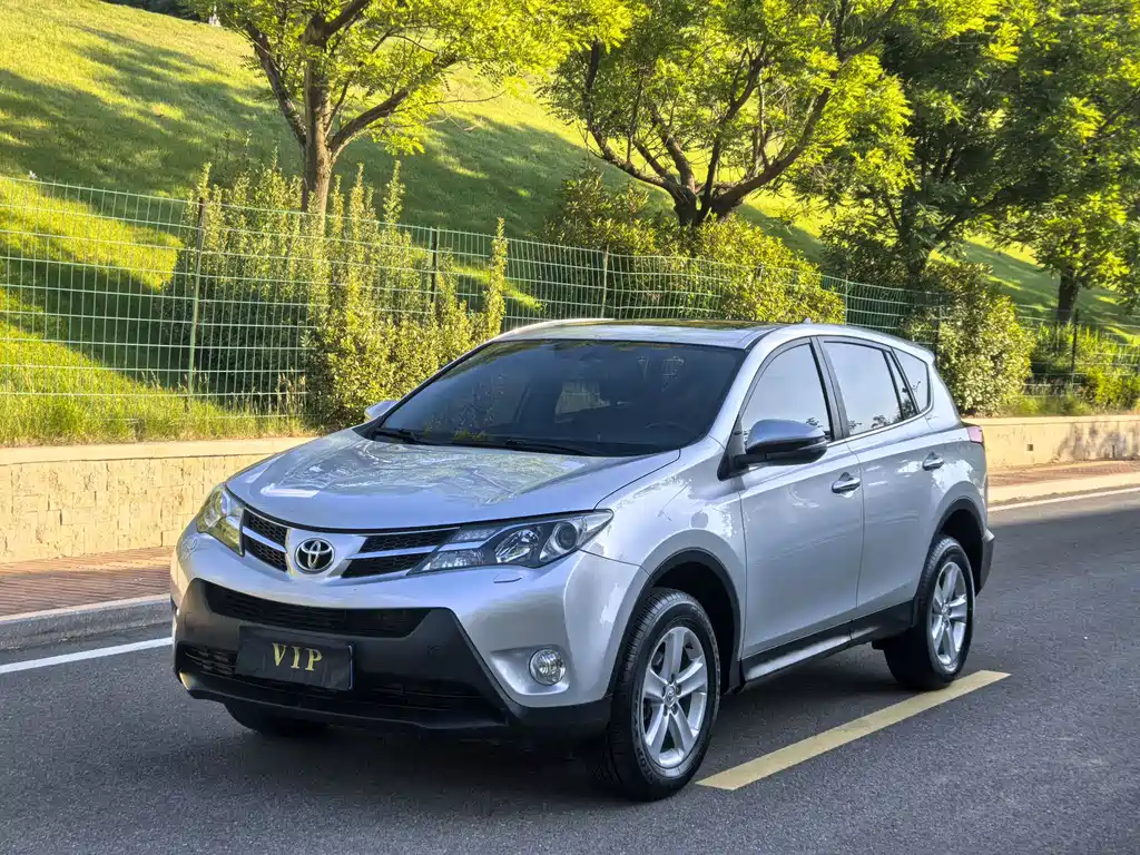 Toyota RAV4 2014 — фото 1