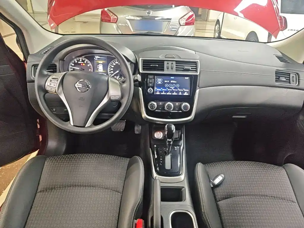 Nissan Tiida 2017 — фото 10
