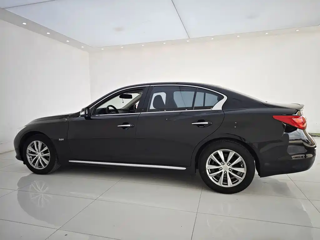 Infiniti Q50L 2017 — фото 12