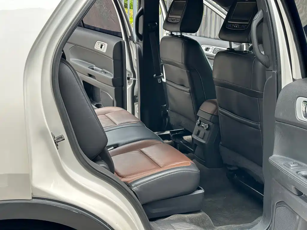 Ford Explorer 2015 — фото 10