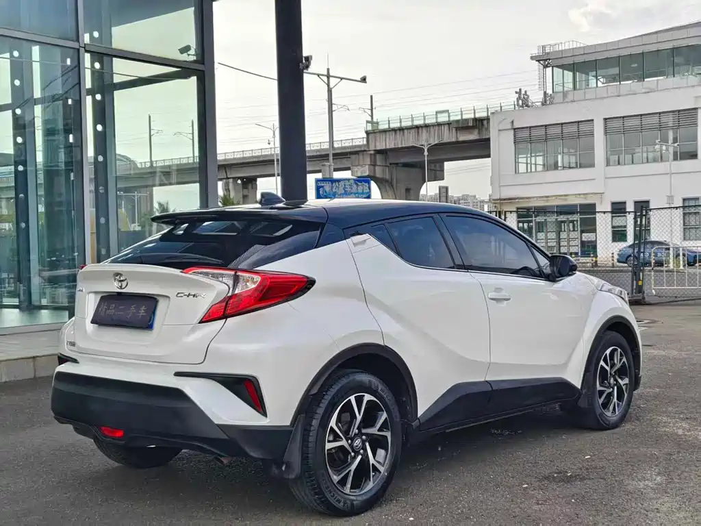 Toyota C-HR 2020 — фото 9
