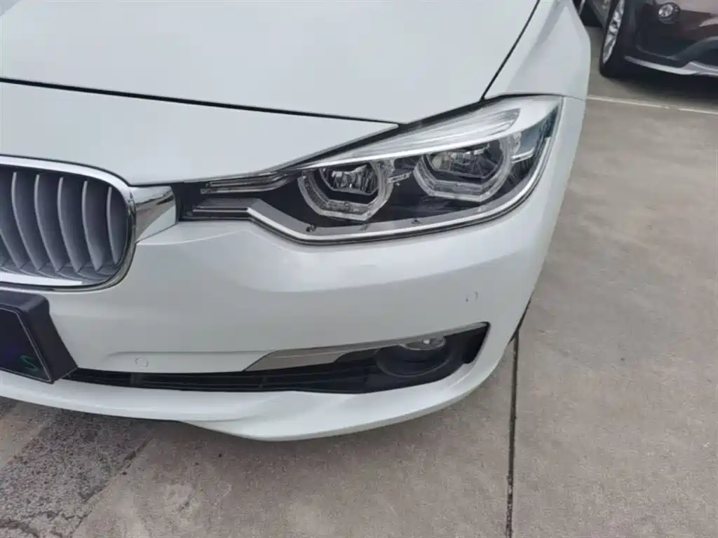 BMW 3 Series 2019 — фото 24