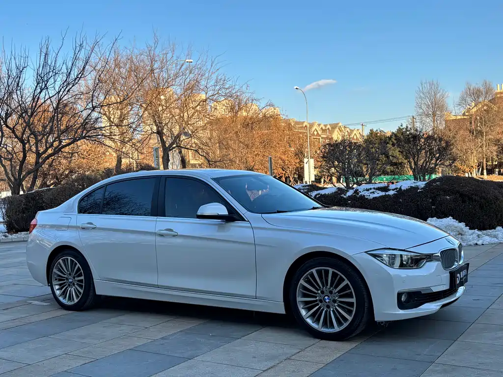 BMW 3 Series 2019 — фото 8