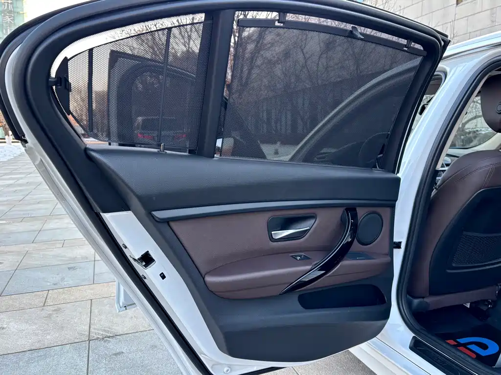 BMW 3 Series 2019 — фото 16