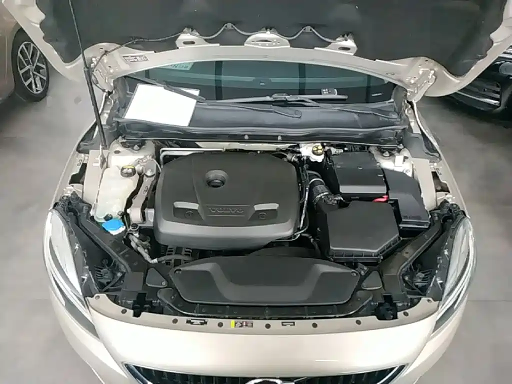 Volvo V40 2018 — фото 20