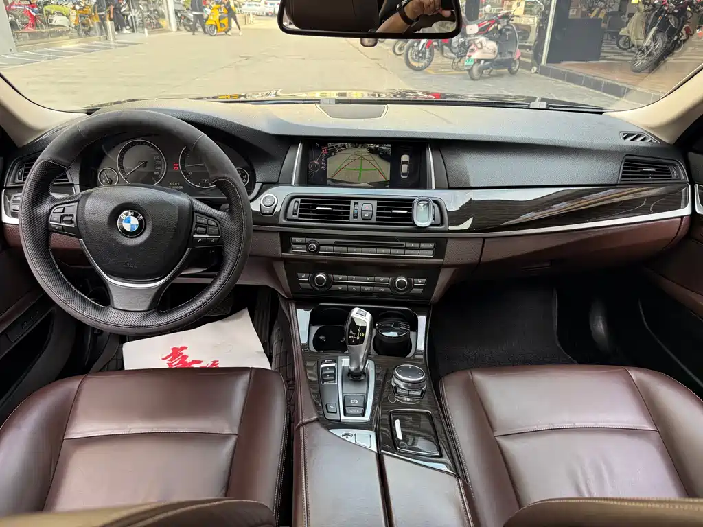 BMW 5 Series 2016 — фото 20