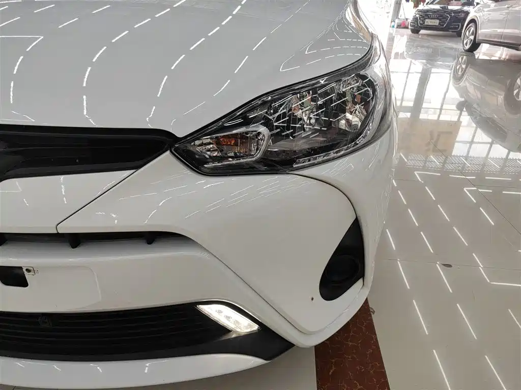 Toyota Yaris L 2019 — фото 18