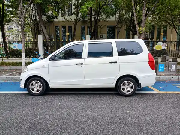 Wuling Hongguang 2015