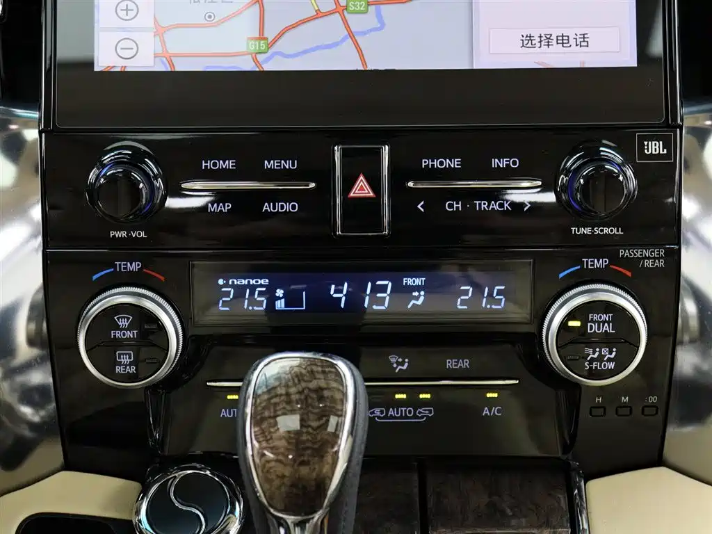 Toyota Alphard 2023 — фото 21