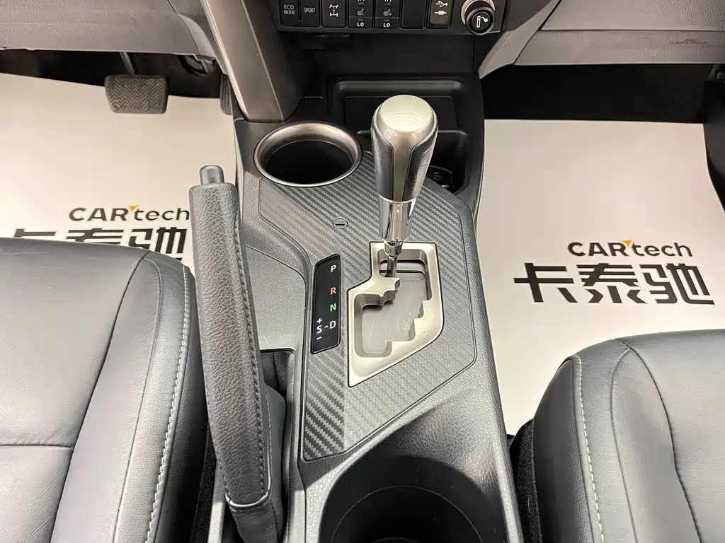 Toyota RAV4 2015 — фото 15