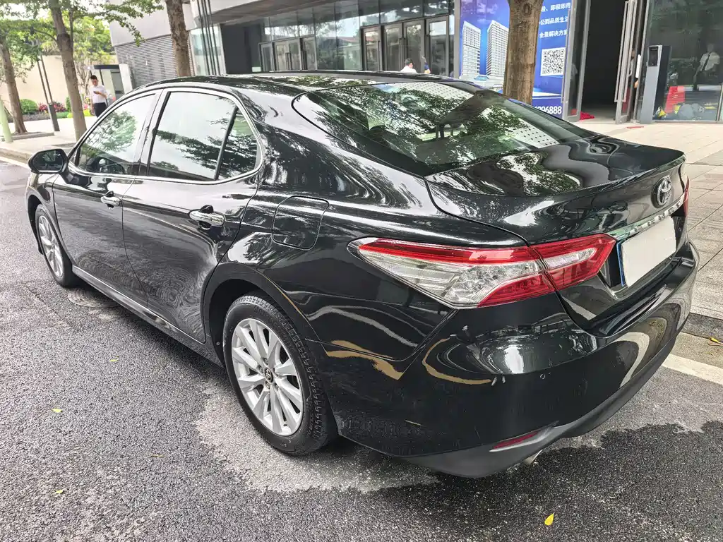 Toyota Camry 2019 — фото 5