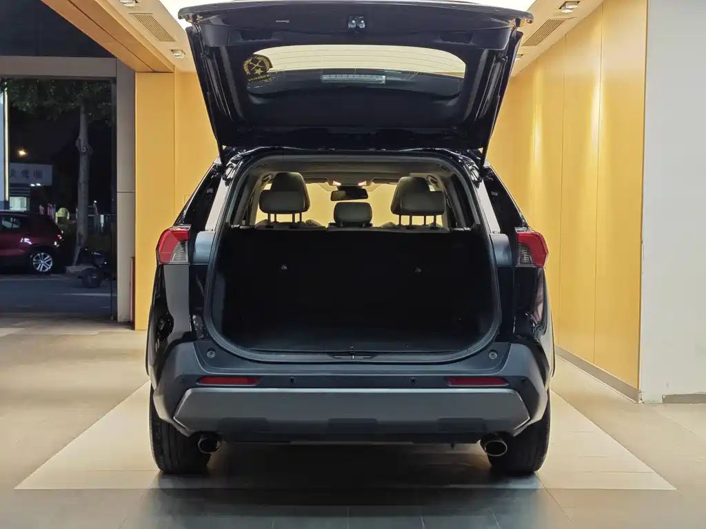 Toyota RAV4 2020 — фото 27