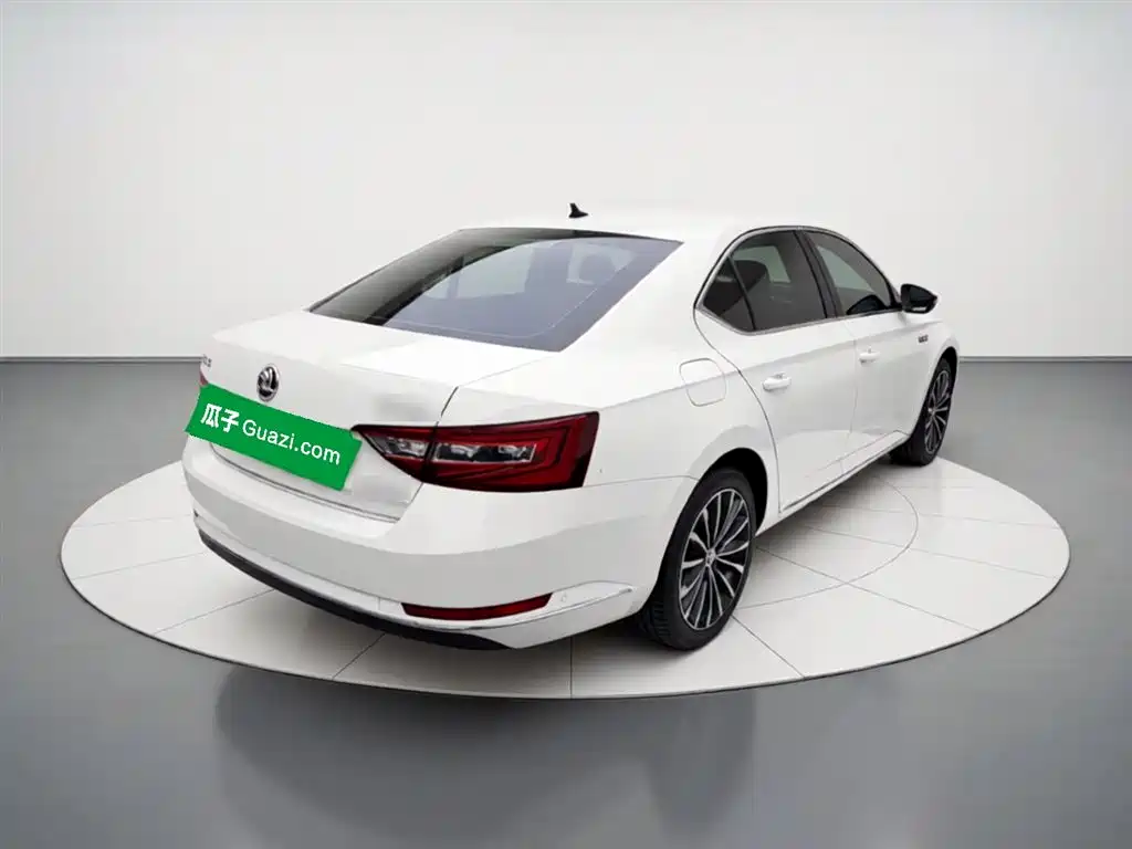 Skoda Superb 2016 — фото 7