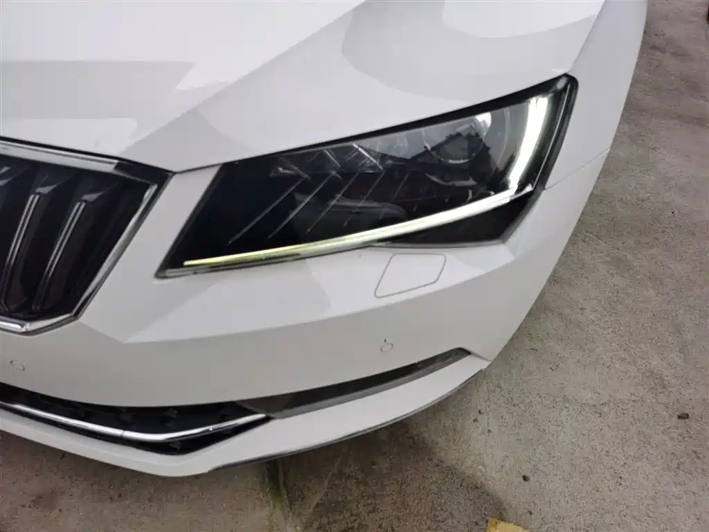 Skoda Superb 2016 — фото 24