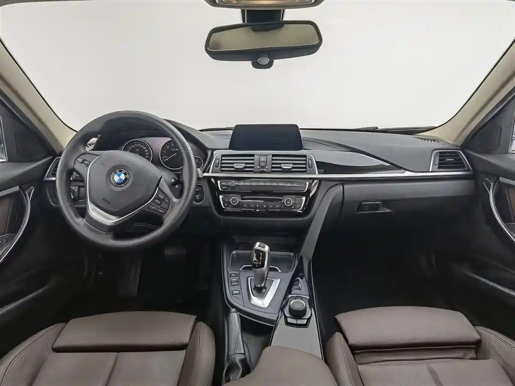 BMW 3 Series 2018 — фото 5