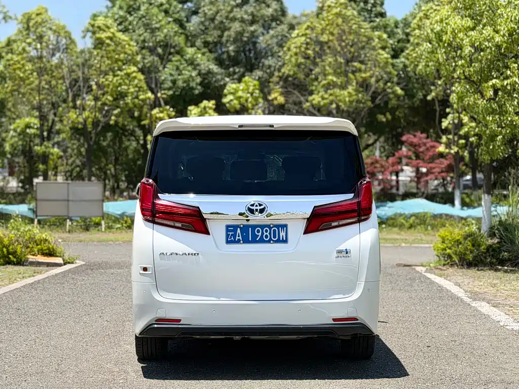 Toyota Alphard 2023 — фото 6
