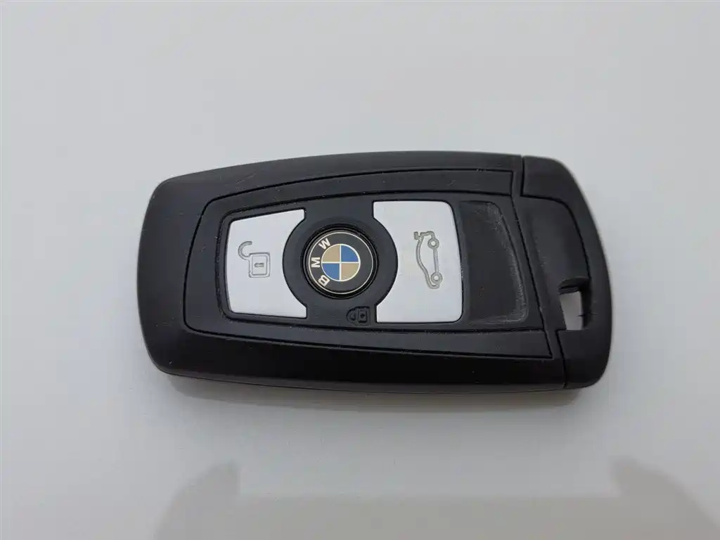 BMW 3 Series 2018 — фото 19