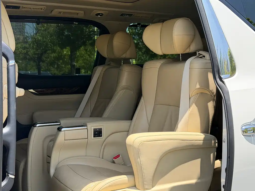 Toyota Alphard 2023 — фото 9