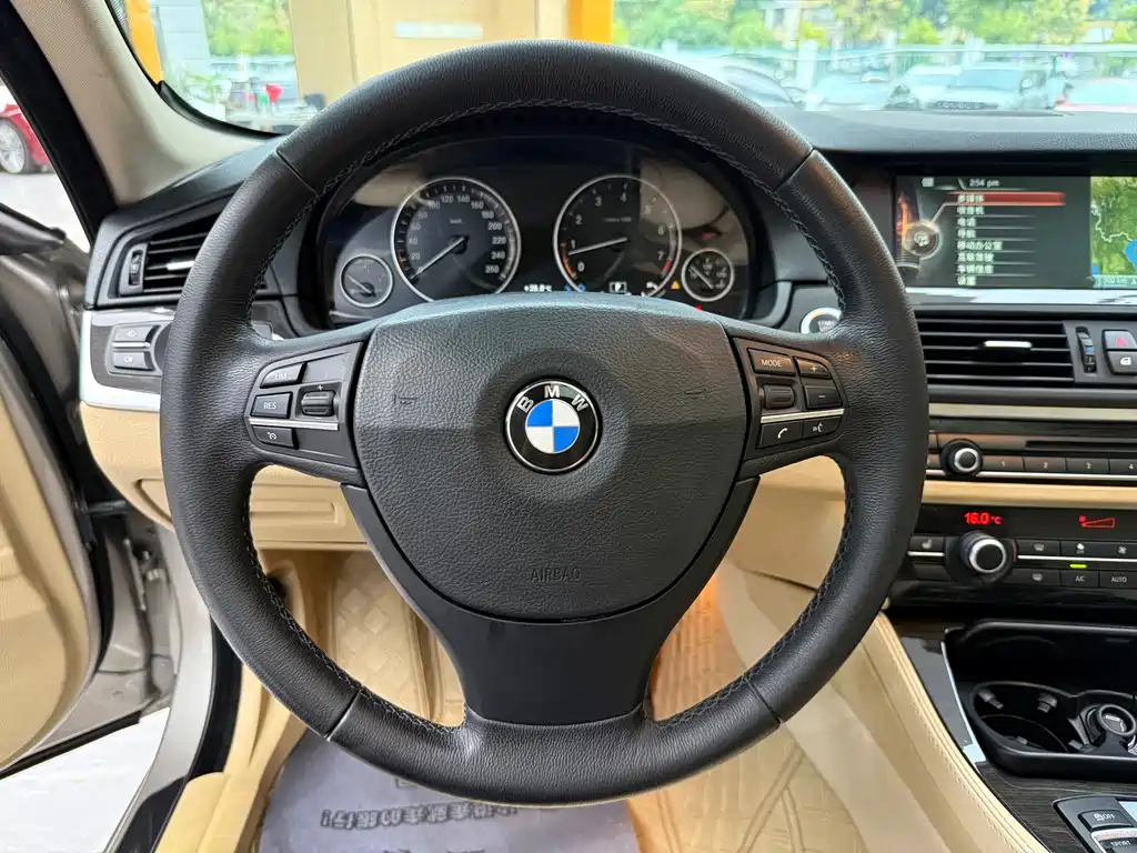BMW 5 Series 2013 — фото 16