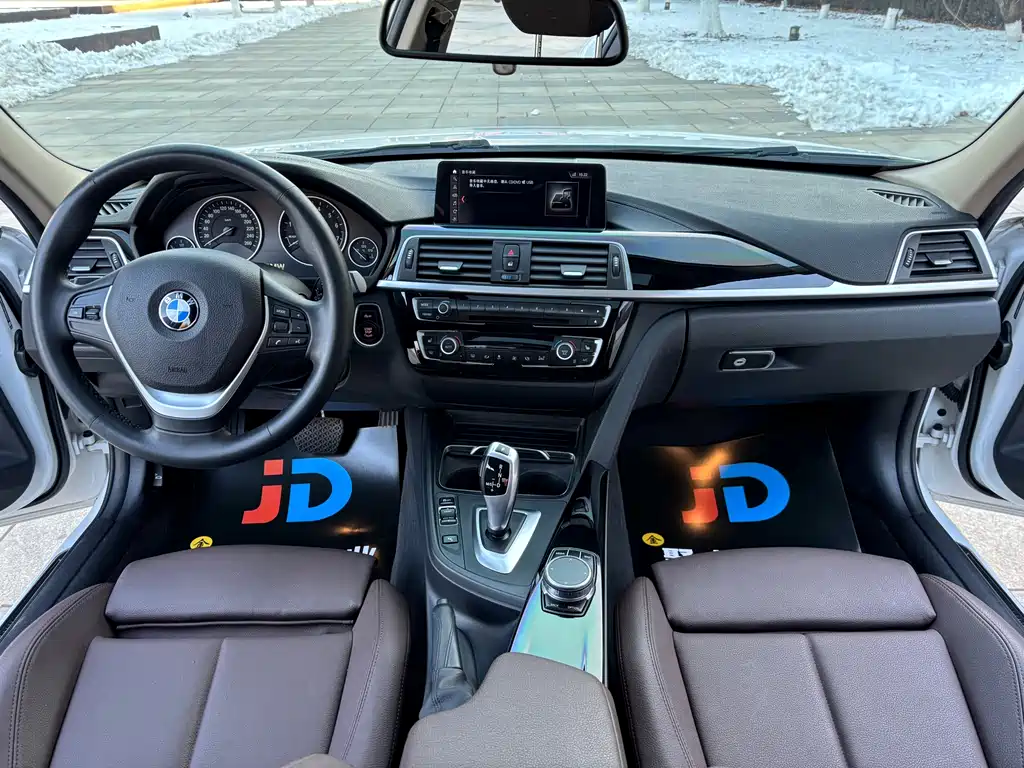 BMW 3 Series 2019 — фото 11