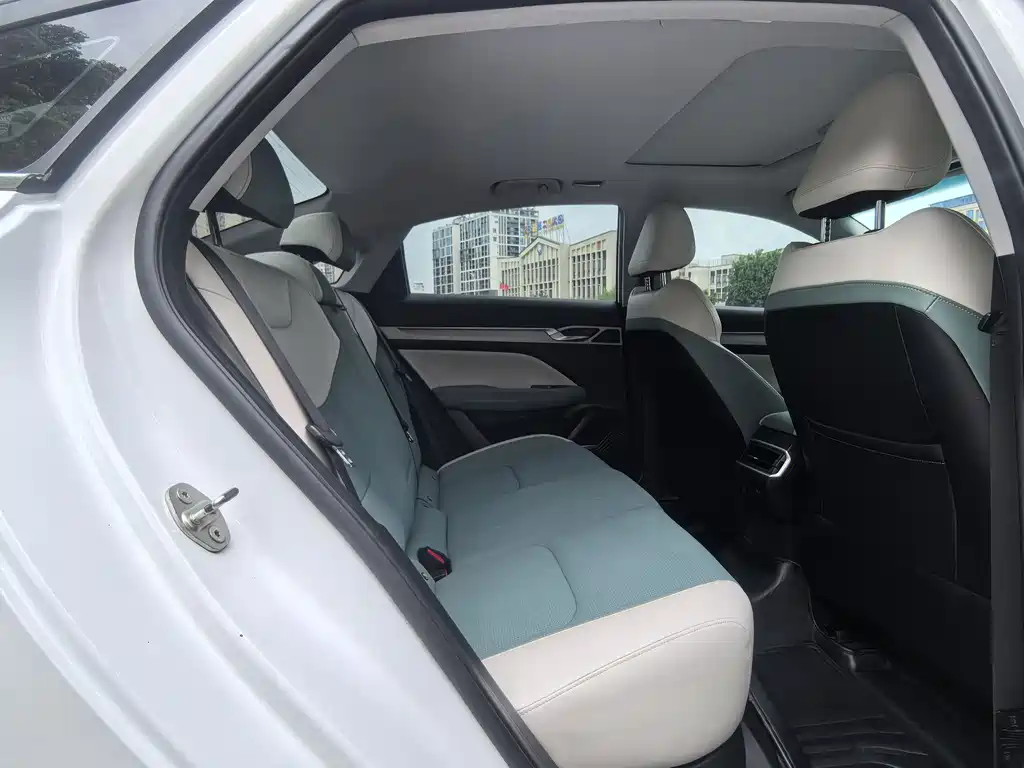 Geely L HiP 2023 — фото 12
