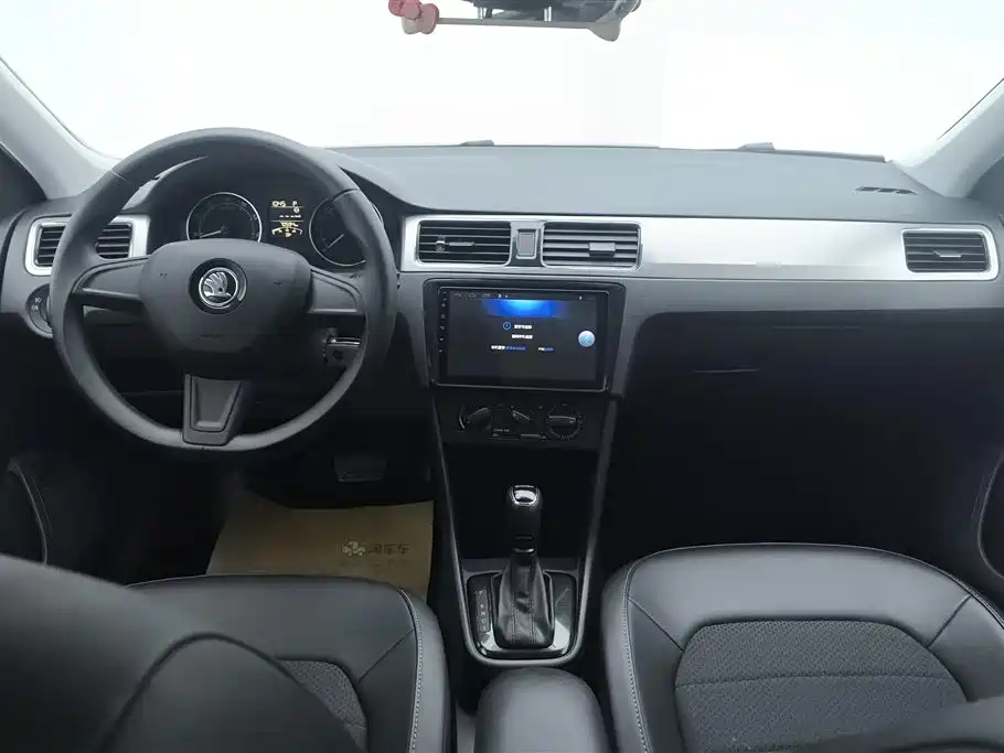 Skoda Rapid Spaceback 2019 — фото 12