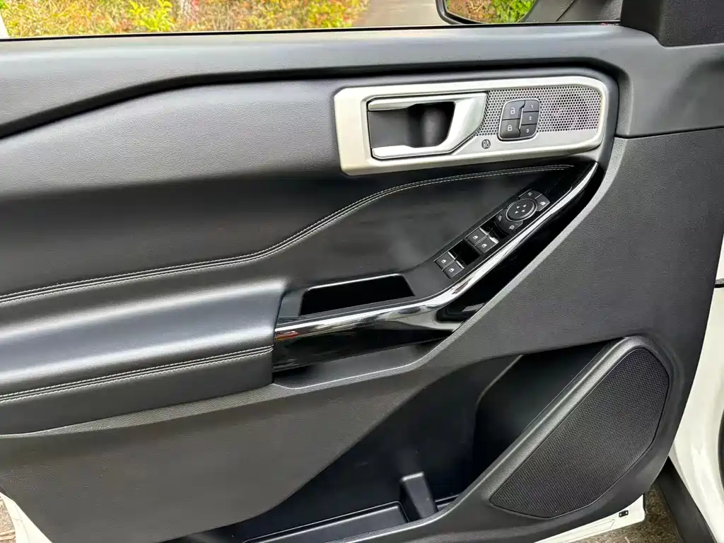 Ford Explorer 2022 — фото 23