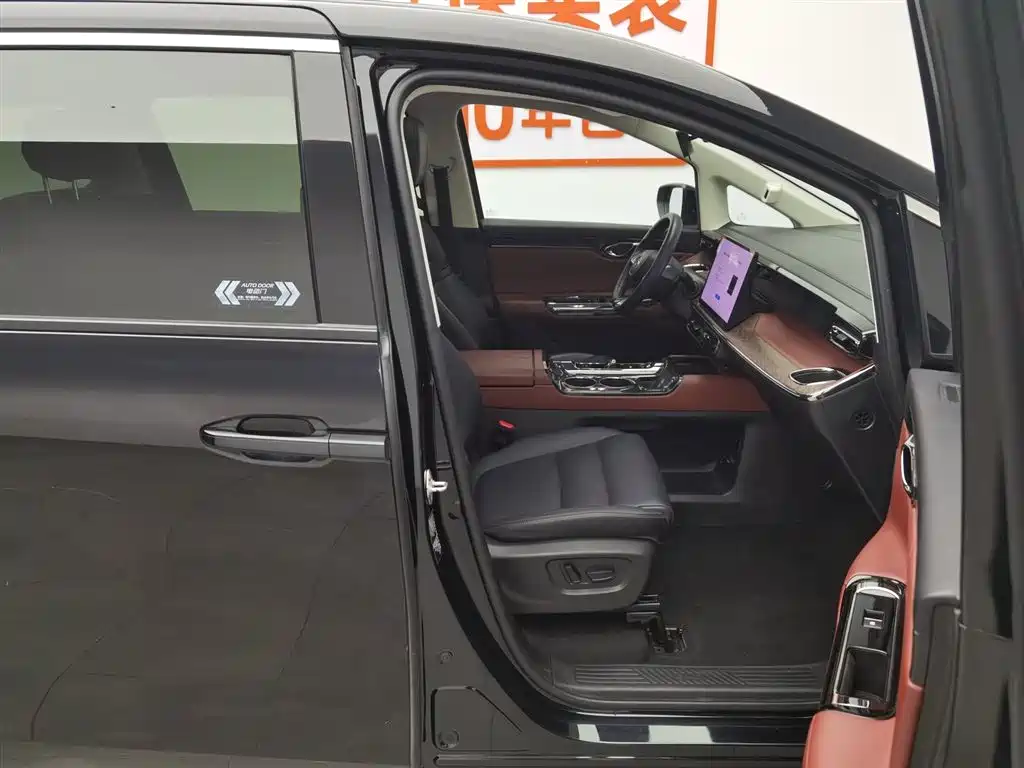 GAC Motor E8 PHEV 2024 — фото 23