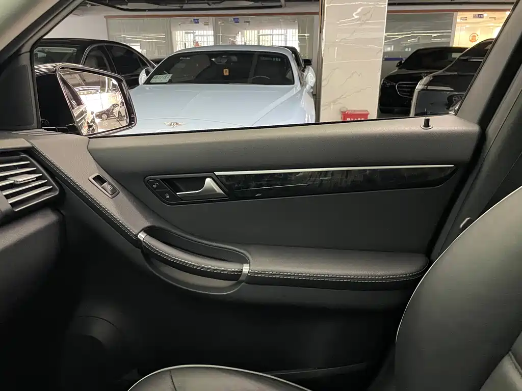 Mercedes-Benz R-Class 2017 — фото 23