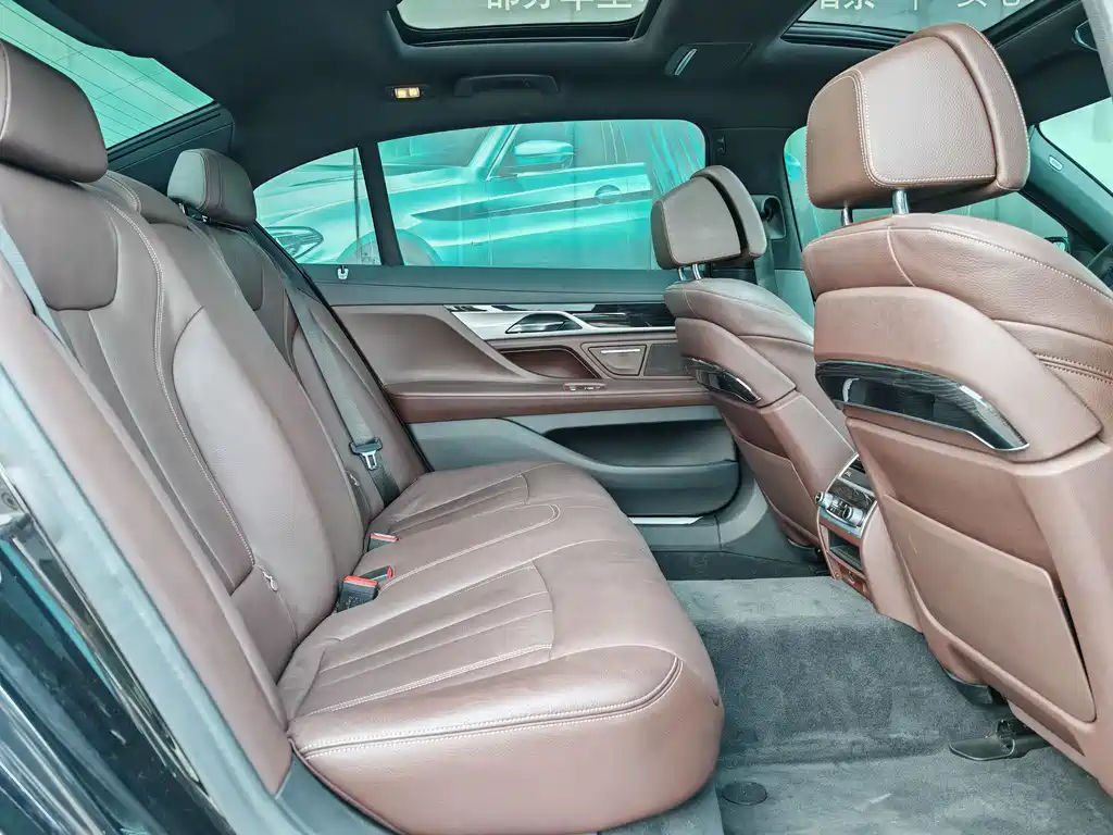 BMW 7 Series 2018 — фото 16