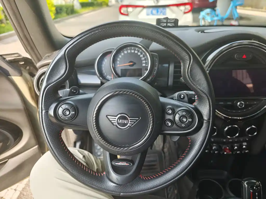 MINI MINI 2019