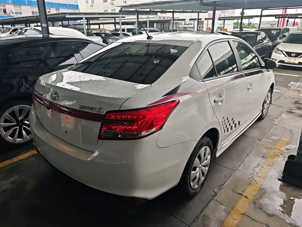 Toyota Yaris L 2018 — фото 7