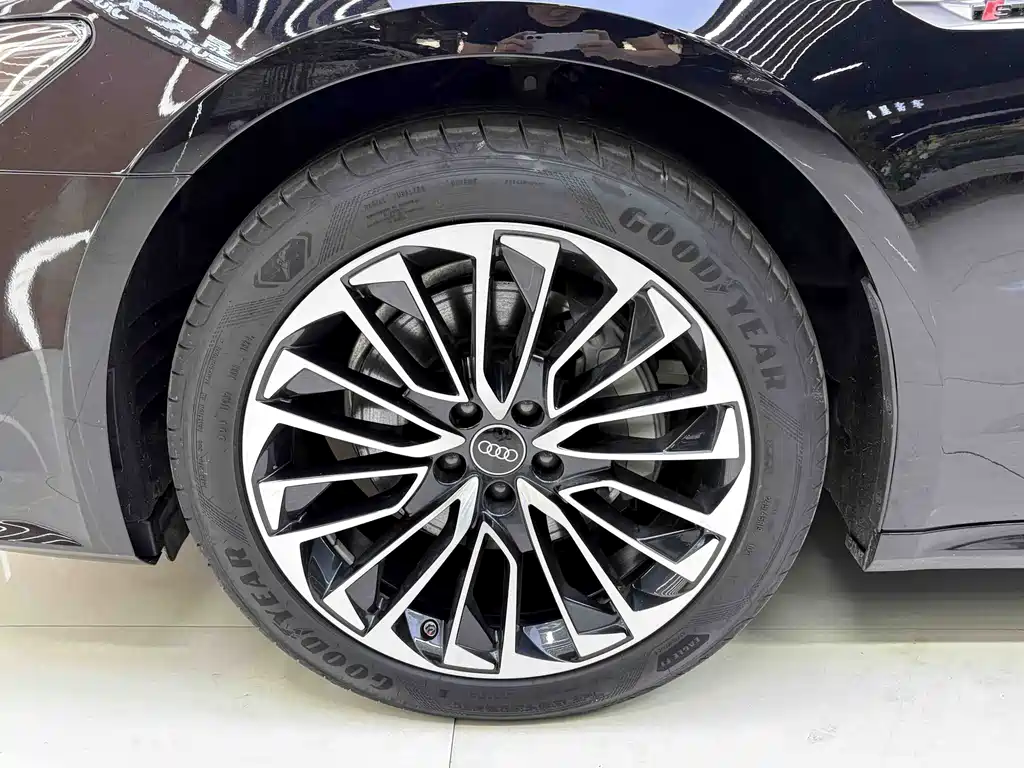 Audi A7L 2024 — фото 13