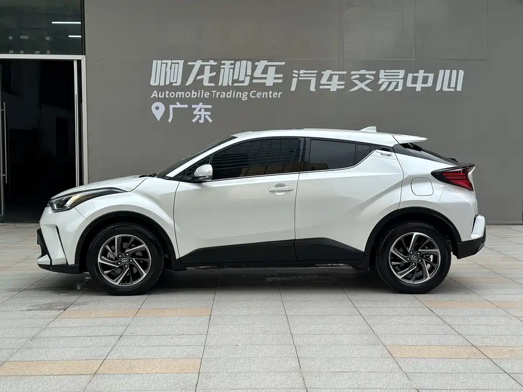 Toyota C-HR 2023 — фото 18