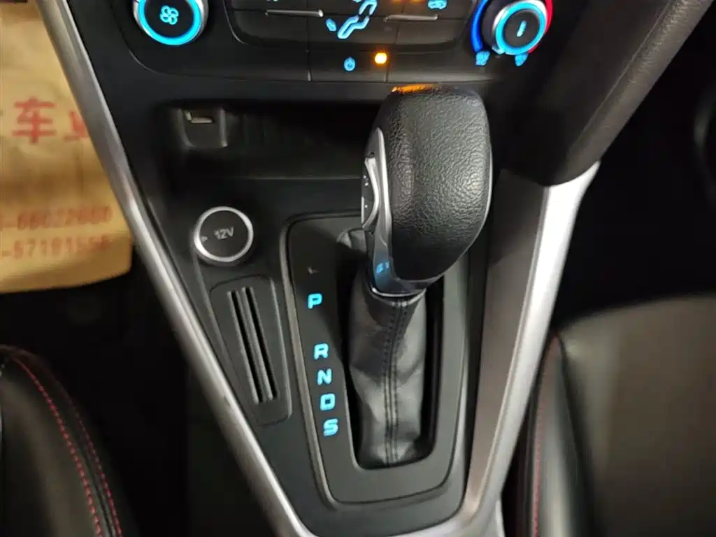 Ford Focus 2018 — фото 14