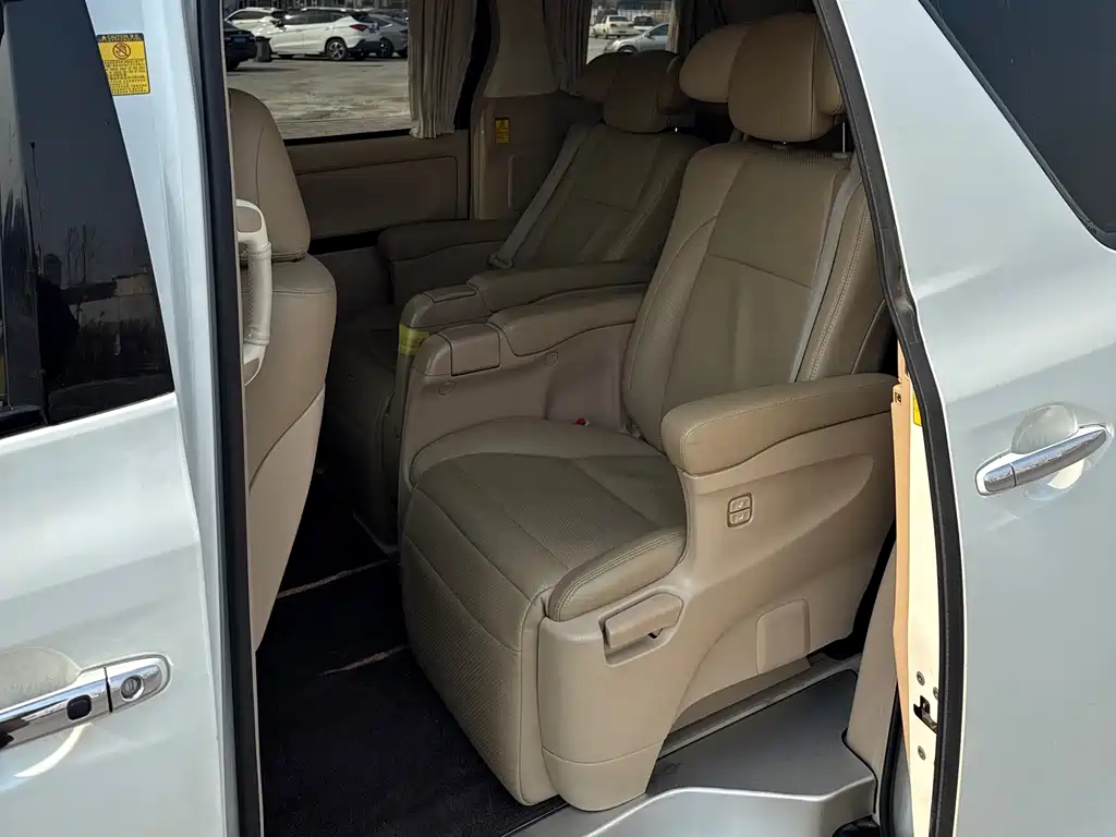 Toyota Alphard 2012 — фото 12