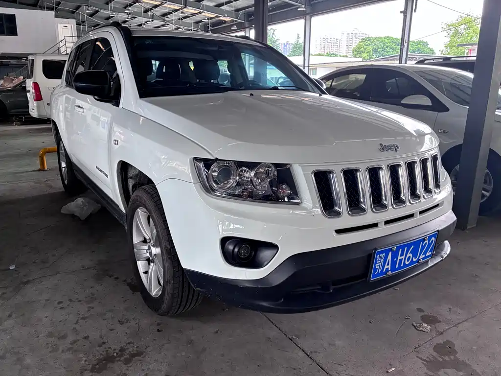 Jeep Compass 2016 — фото 2