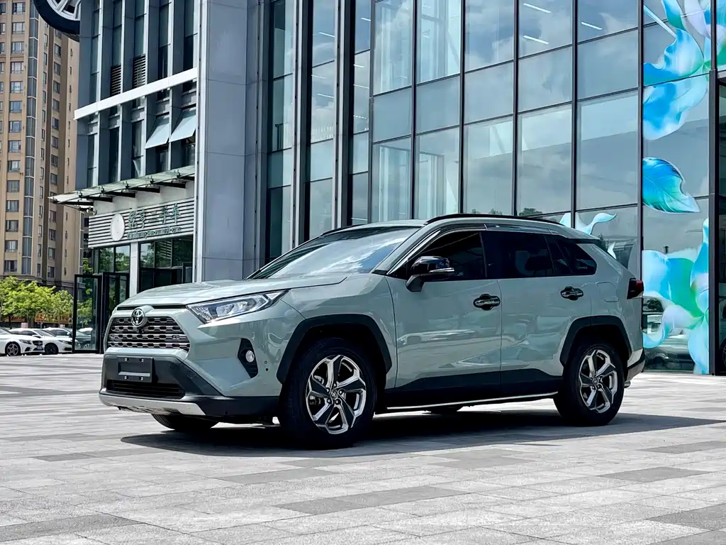 Toyota RAV4 2021 — фото 1