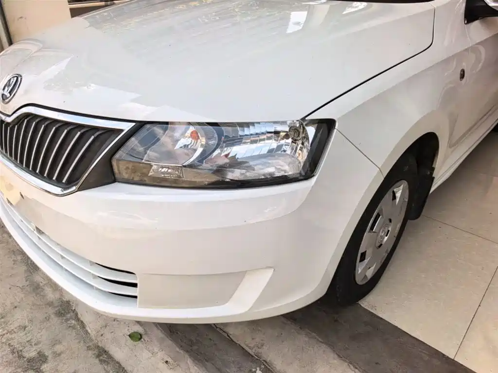 Skoda Rapid 2015 — фото 24