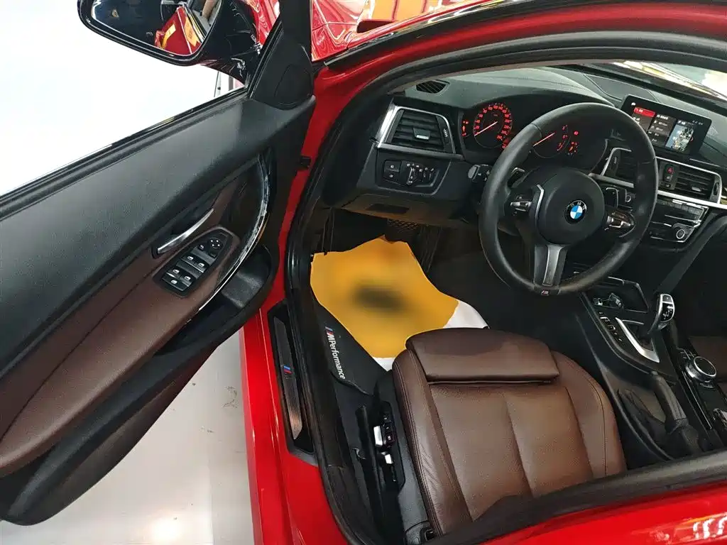 BMW 3 Series 2018 — фото 12