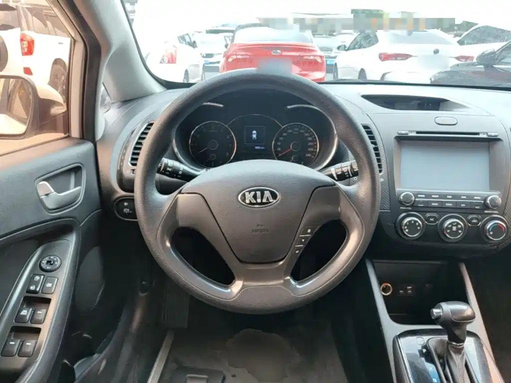 Kia K3 2016 — фото 11