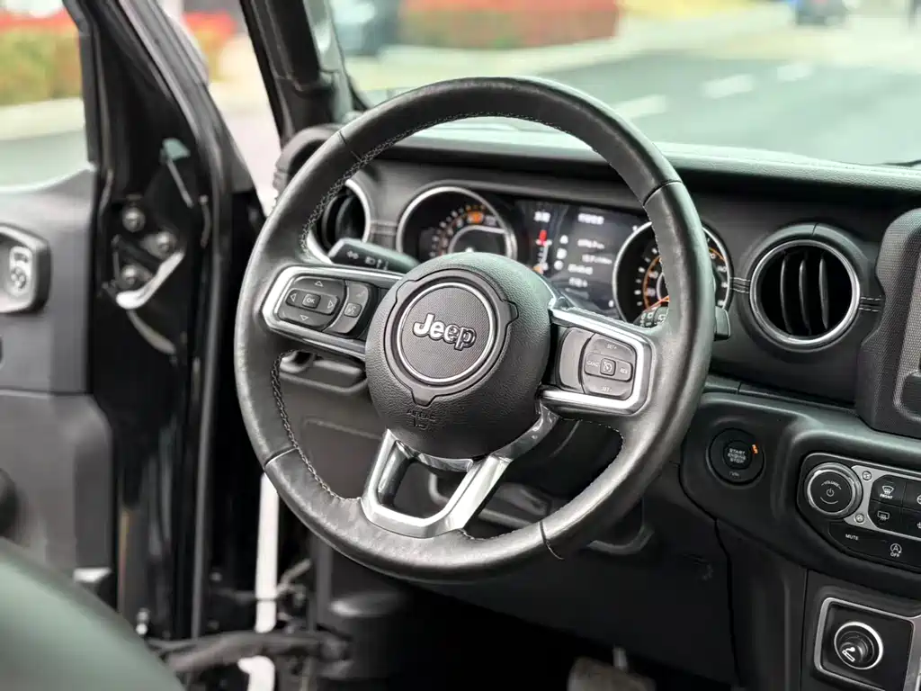 Jeep Wrangler 2019 — фото 18