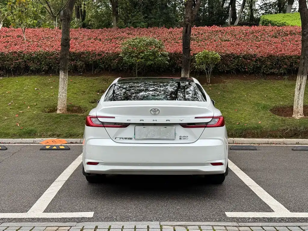 Toyota Camry 2025 — фото 14